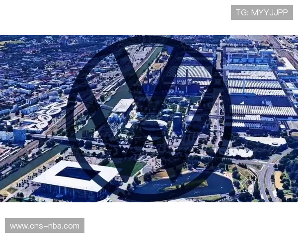 施韦格勒签约握手瞬间，狼堡总部背景板亮起新标语